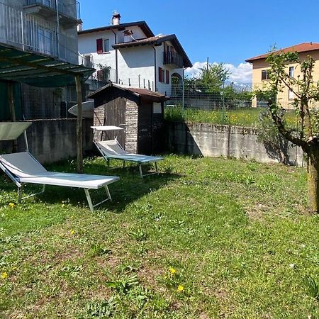 The Children Smile- With Private Garden Apartman Colico Kültér fotó