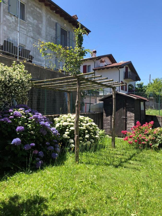The Children Smile- With Private Garden Apartman Colico Kültér fotó