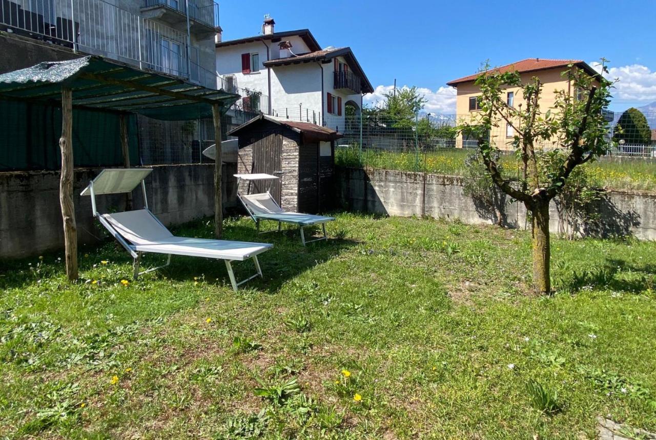 The Children Smile- With Private Garden Apartman Colico Kültér fotó